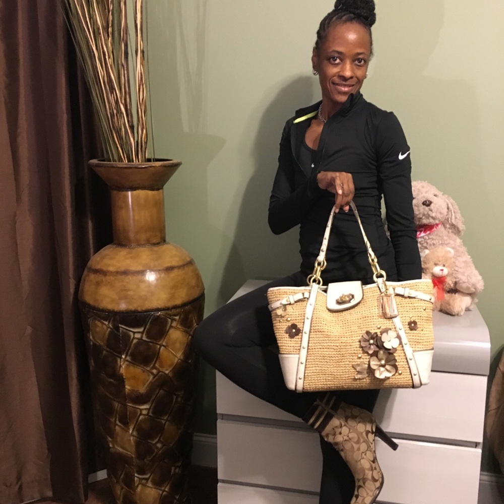 Handbag 👝 - Picture 3 of 5